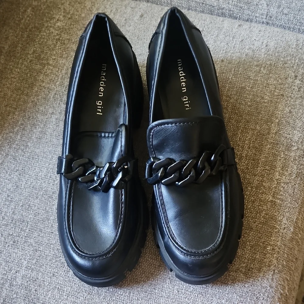 Madden Girl Black Chunky Y2K Penny Loafers w/ Chain Detail Preppy Goth